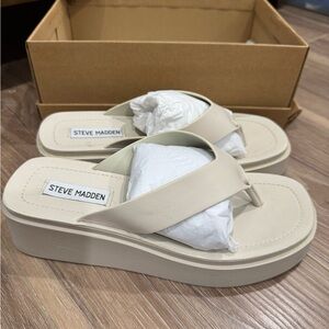 Steve Madden Beige Platform Flip Flops